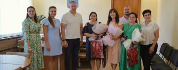 На Ізмаїльщині трьом жінкам вручили посвідчення до почесного звання «Мати-героїня»