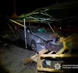 На Одещині автомобіль в’їхав у торгову палатку: загинув 20-річний чоловік