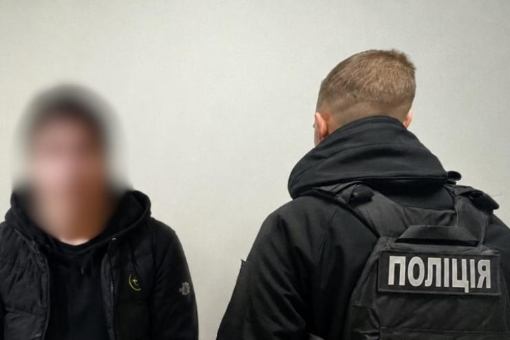 Зґвалтував підлітку, погрожував пістолетом та напав на поліцейського: на Одещині 25-річному чоловіку загрожує до 12 років в’язниці