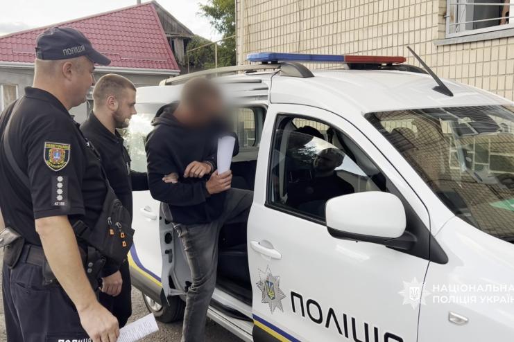 Кинув гранату в односельців: на Одещині поліція затримала 39-річного чоловіка за замах на вбивство