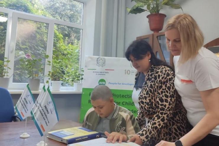 У Бессарабській громаді допомогли дитині з порушенням зору отримати навчальні матеріали зі шрифту Брайля