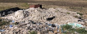На Одещині залишки системи зрошення перетворилися на стихійне сміттєзвалище