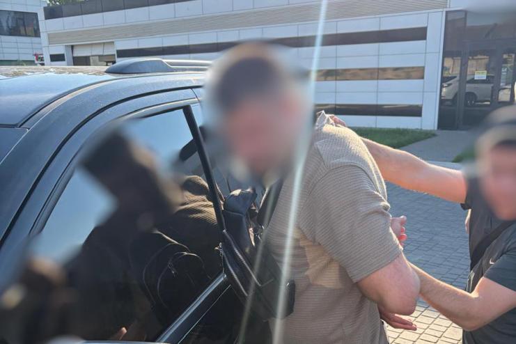 Тисяча доларів за підключення до світла: в Одесі судитимуть посадовця залізниці за зловживання впливом