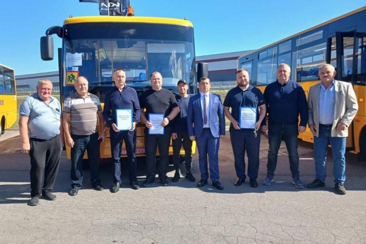 Ще п’ять громад Одещини отримали інклюзивні шкільні автобуси
