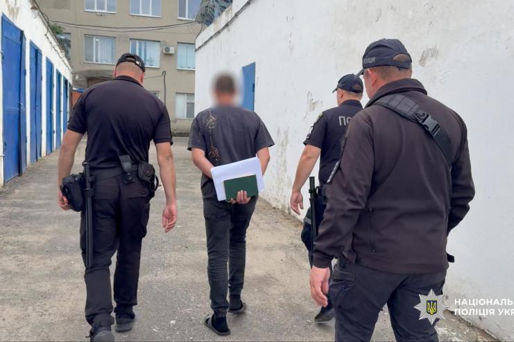 На Білгород-Дністровщині чоловік зарізав знайомого і відтягнув тіло на кладовище