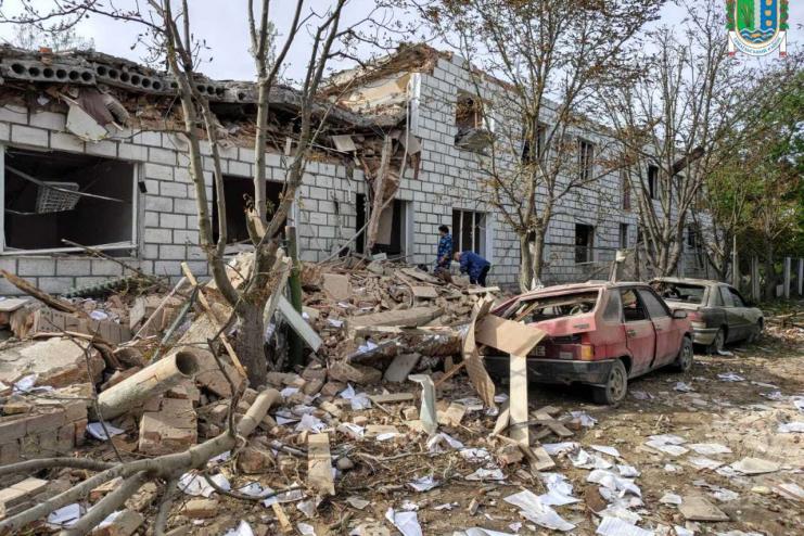 У Вилковому після нічної атаки пошкоджено житлову інфраструктуру: місто залишається без електрики
