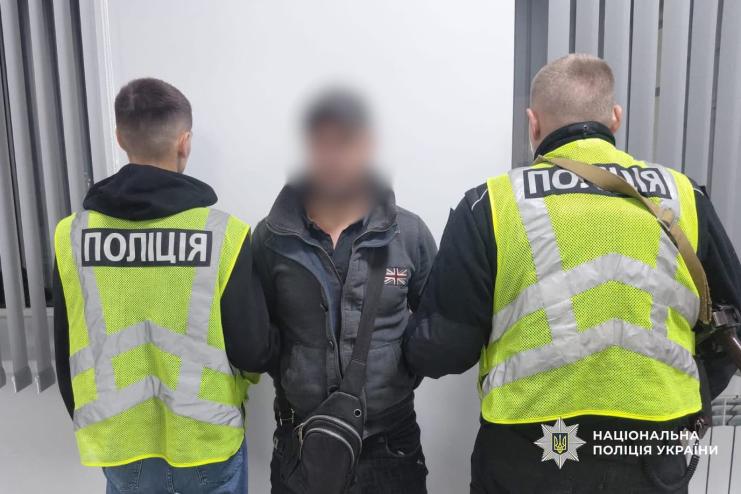 В Одесі чоловік до смерті побив сусіда через співмешканку: підозрюваного взяли під варту